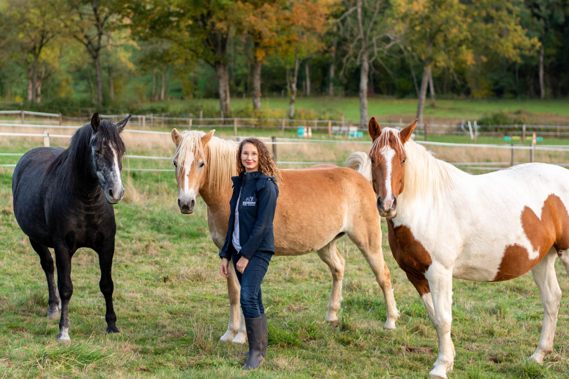 Marylou et trois chevaux partenaires